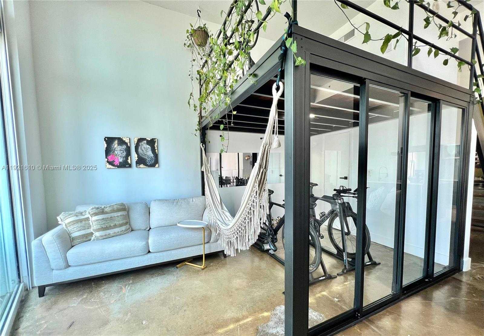 Imagen de Pequeño Objeto