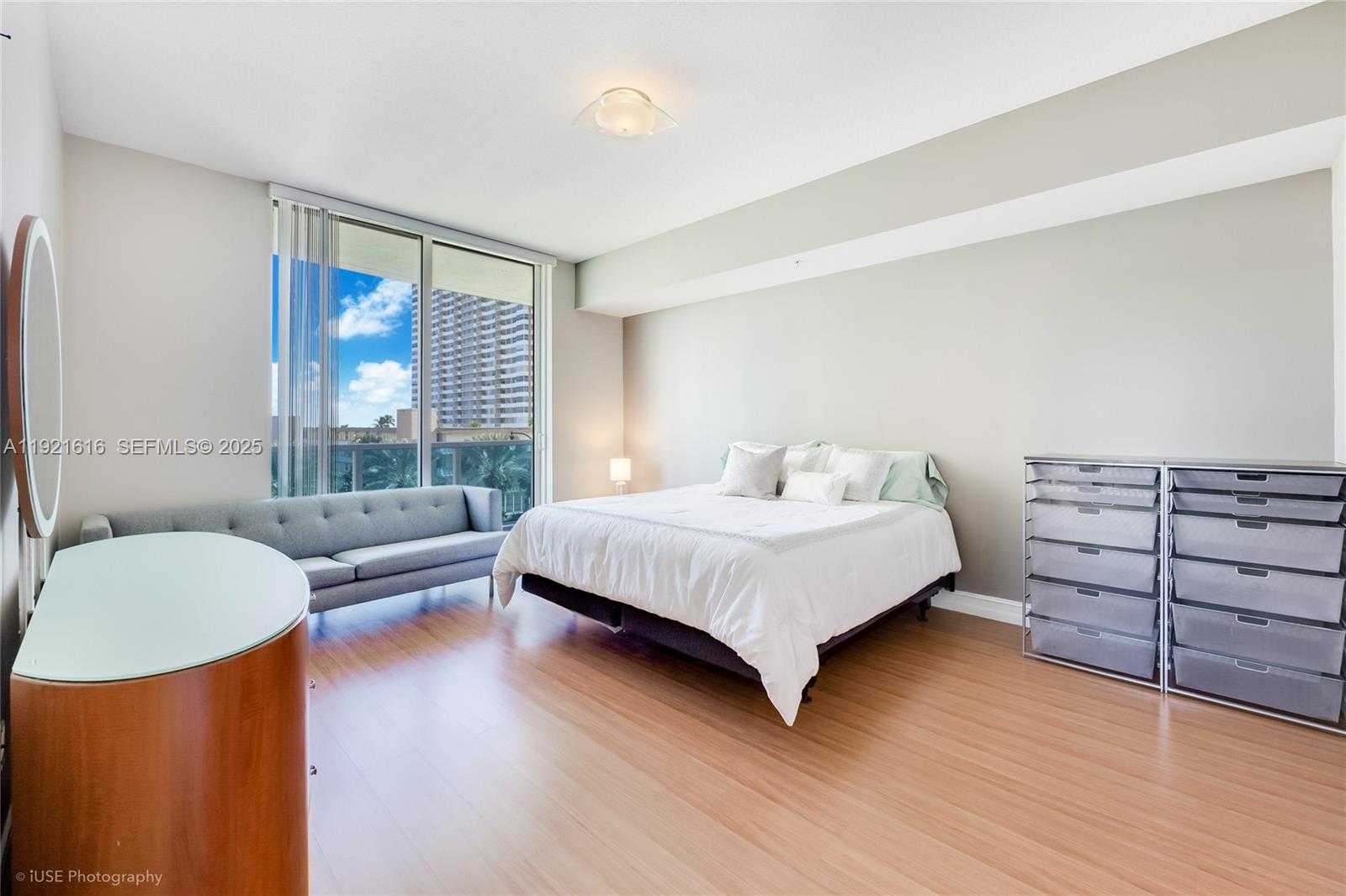 Imagen de Pequeño Objeto