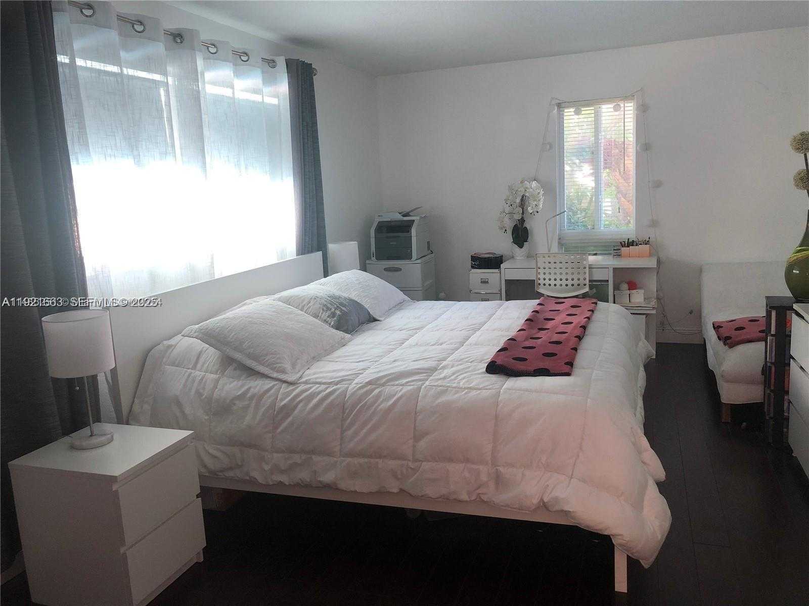 Small Image of 9971 WEST BAY HARBOR DR #101, Bay Harbor Islands Number 4