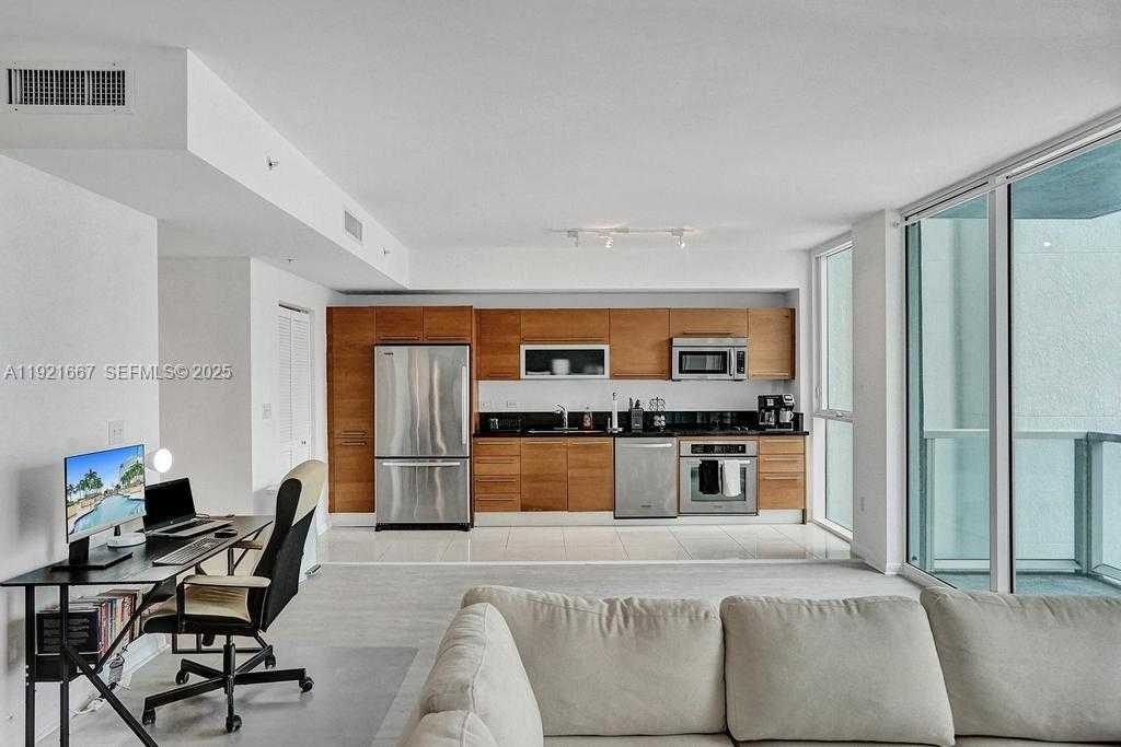 Small Image of 244 BISCAYNE BLVD #3005, Miami Number 10