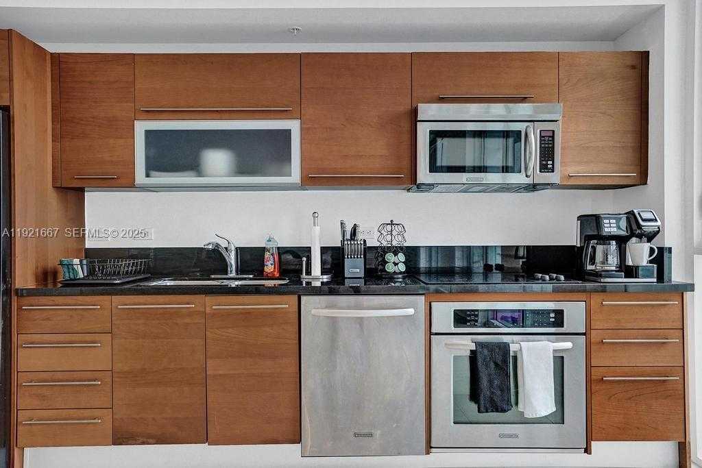 Small Image of 244 BISCAYNE BLVD #3005, Miami Number 13