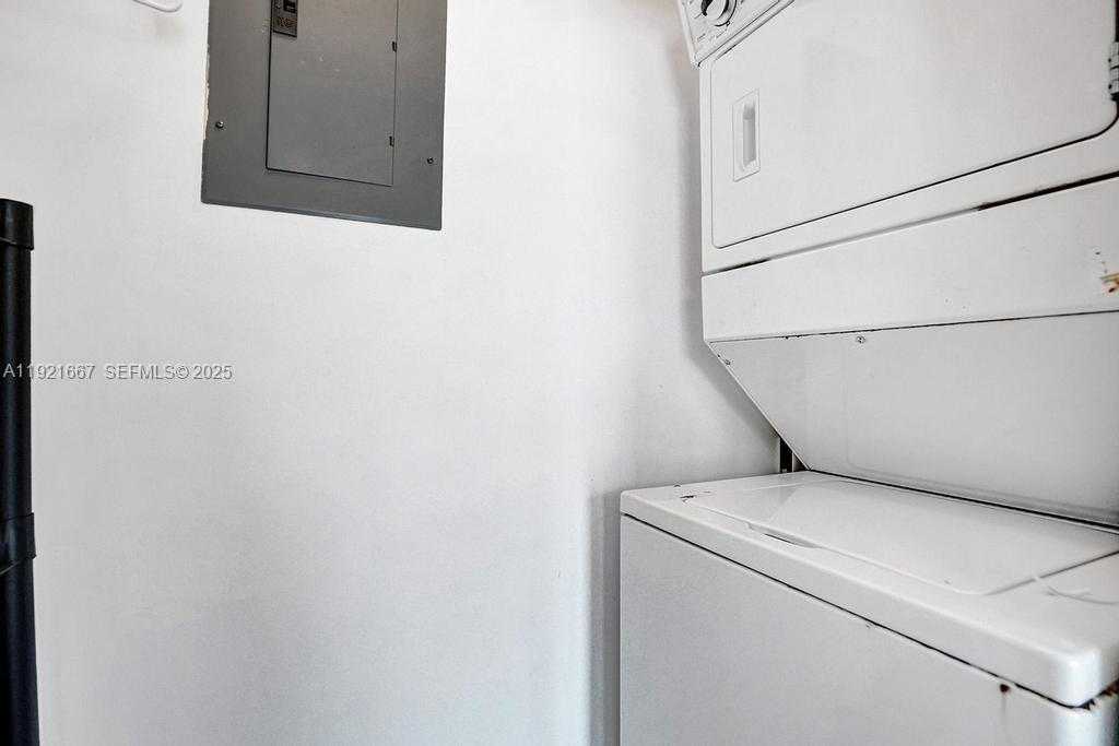 Small Image of 244 BISCAYNE BLVD #3005, Miami Number 17