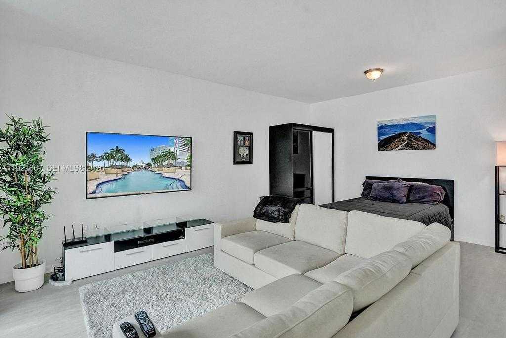 Small Image of 244 BISCAYNE BLVD #3005, Miami Number 2