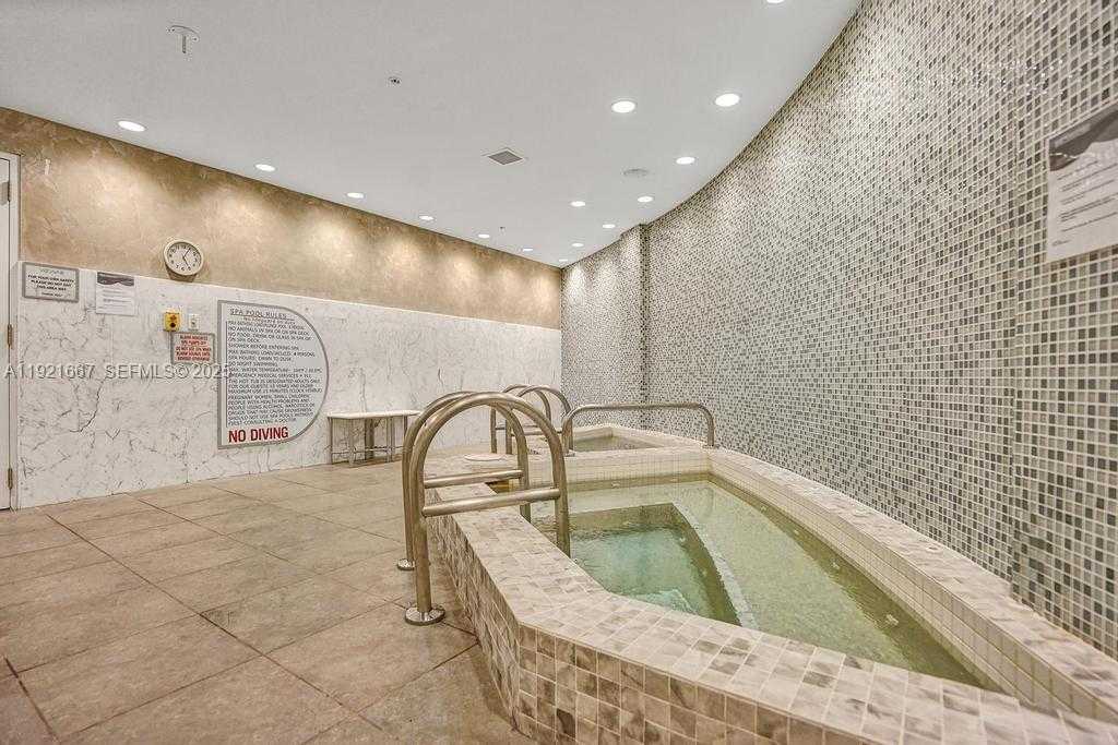 Small Image of 244 BISCAYNE BLVD #3005, Miami Number 28