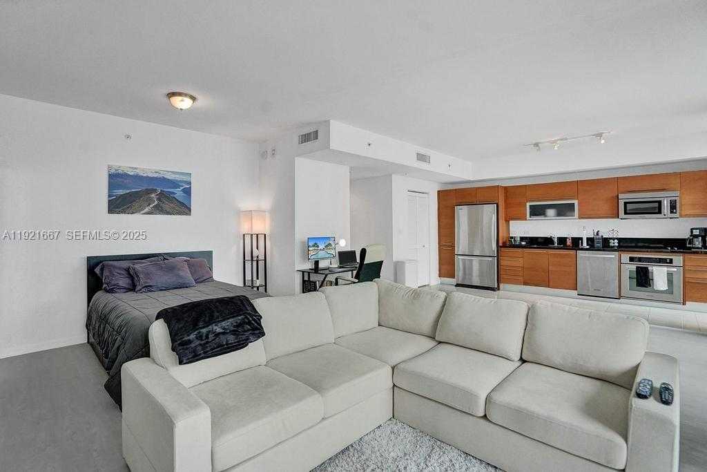 Small Image of 244 BISCAYNE BLVD #3005, Miami Number 4