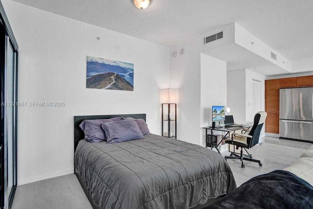 Small Image of 244 BISCAYNE BLVD #3005, Miami Number 5