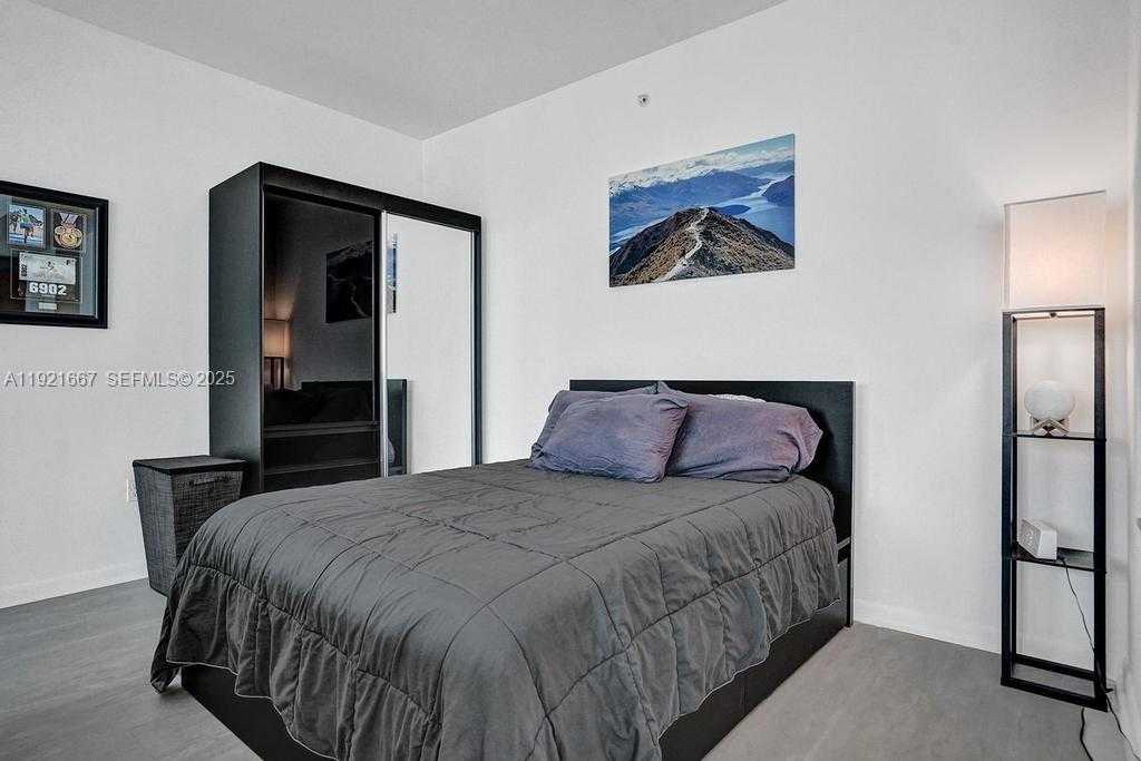 Small Image of 244 BISCAYNE BLVD #3005, Miami Number 6