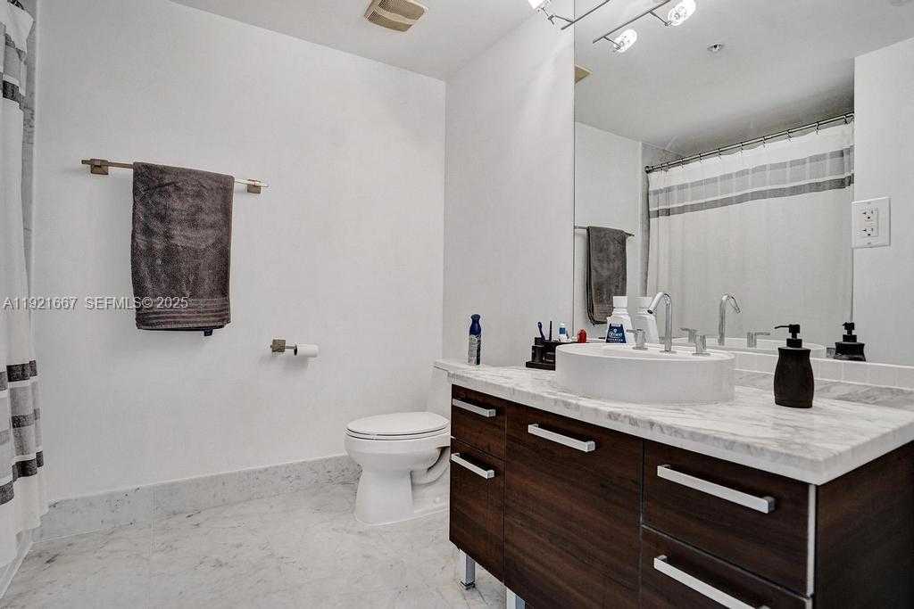 Small Image of 244 BISCAYNE BLVD #3005, Miami Number 7