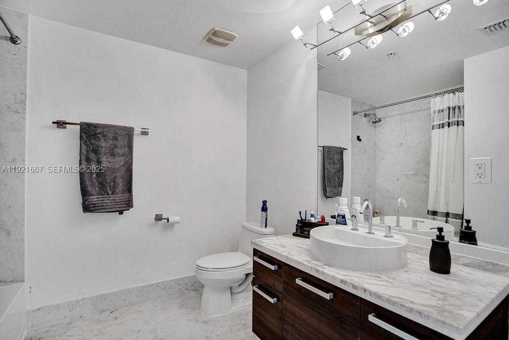 Small Image of 244 BISCAYNE BLVD #3005, Miami Number 9