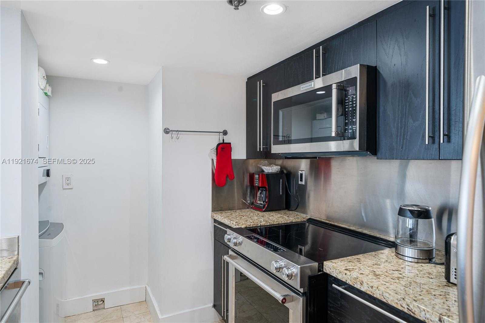 Small Image of 540 BRICKELL KEY DR #1411, Miami Number 11