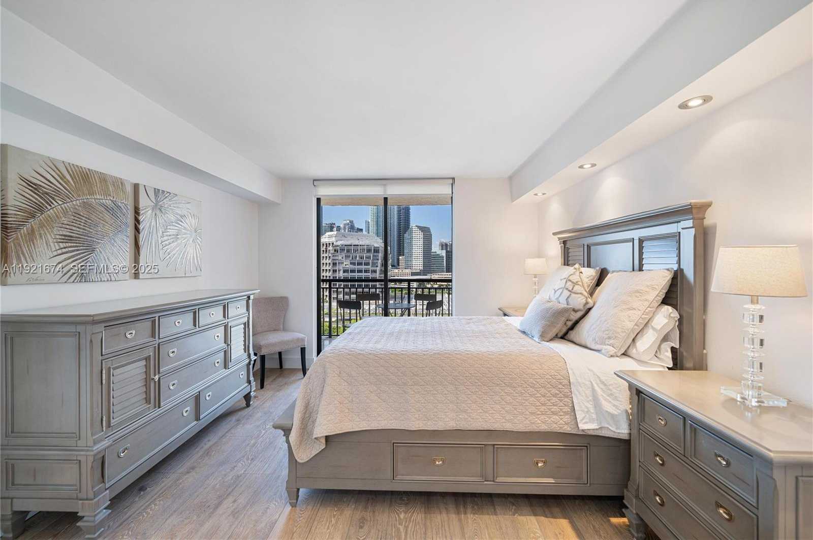 Small Image of 540 BRICKELL KEY DR #1411, Miami Number 15