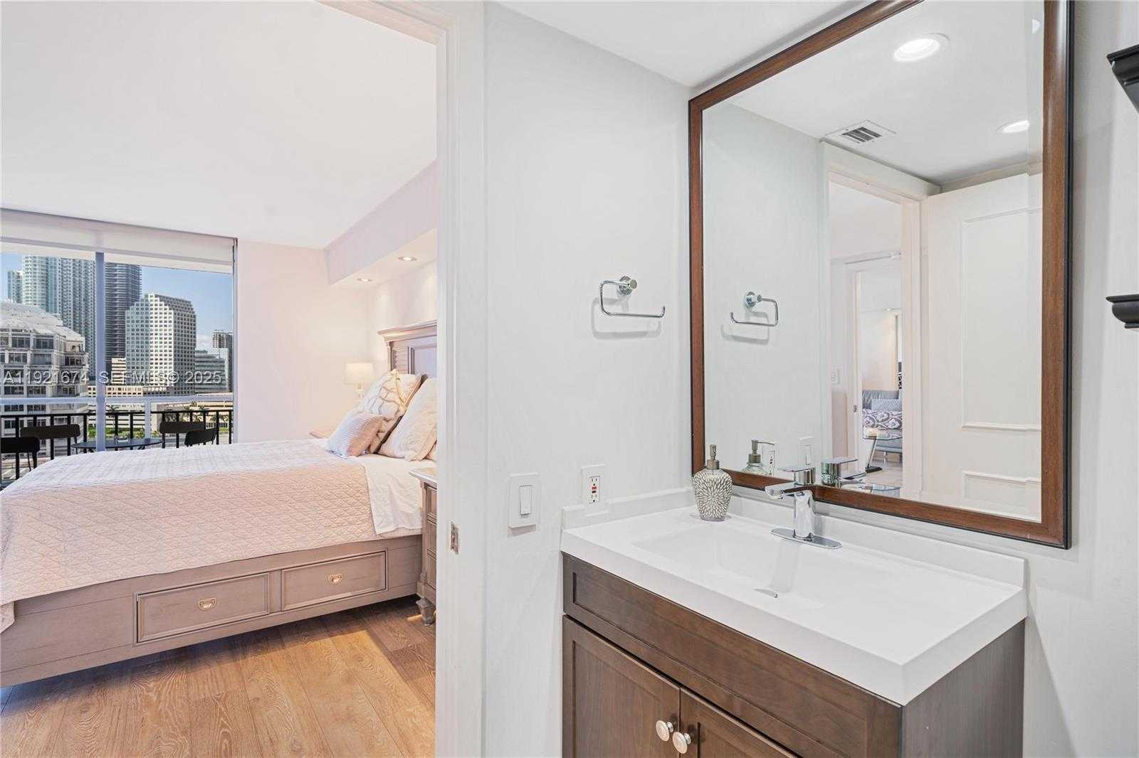 Small Image of 540 BRICKELL KEY DR #1411, Miami Number 16