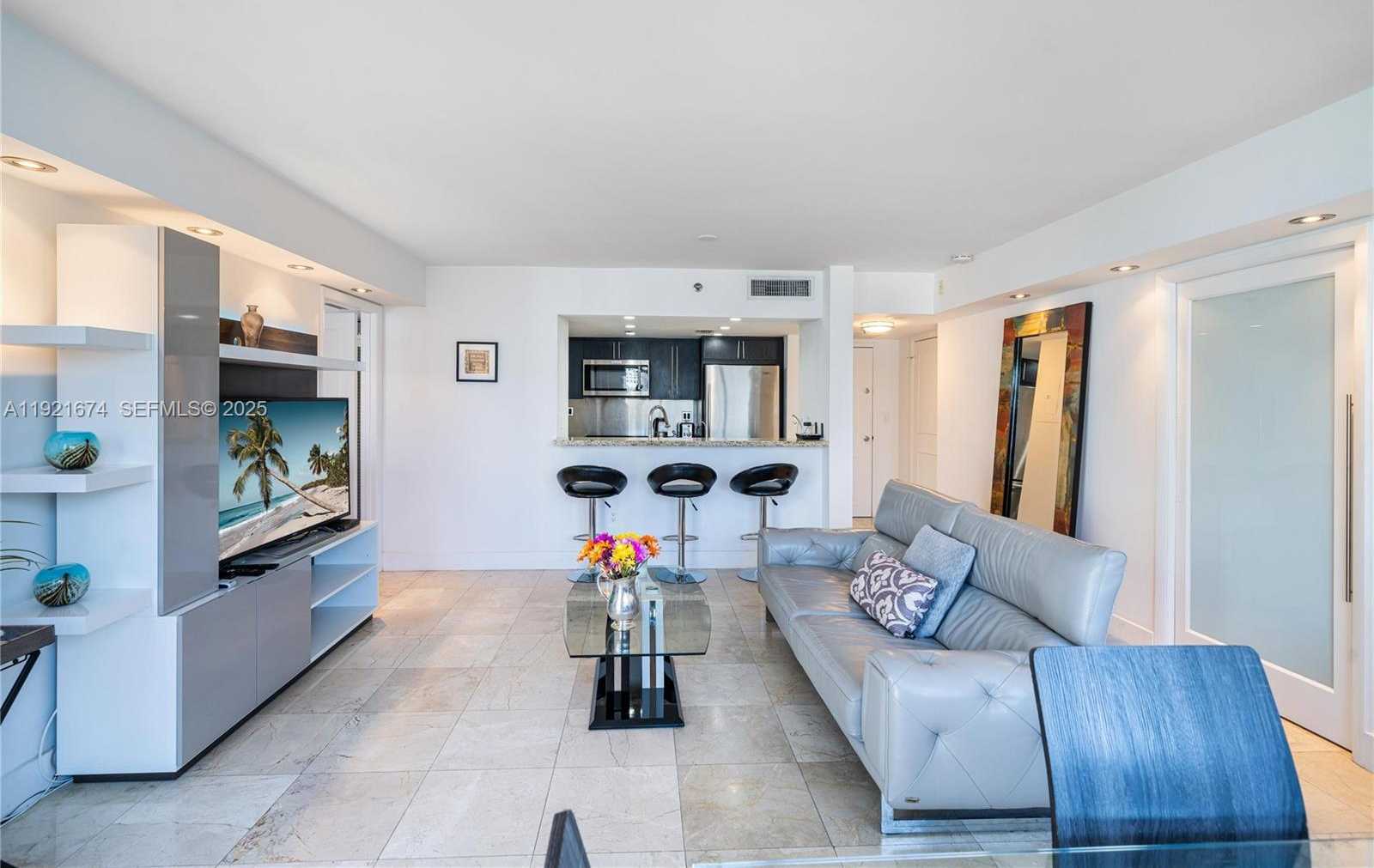 Small Image of 540 BRICKELL KEY DR #1411, Miami Number 4