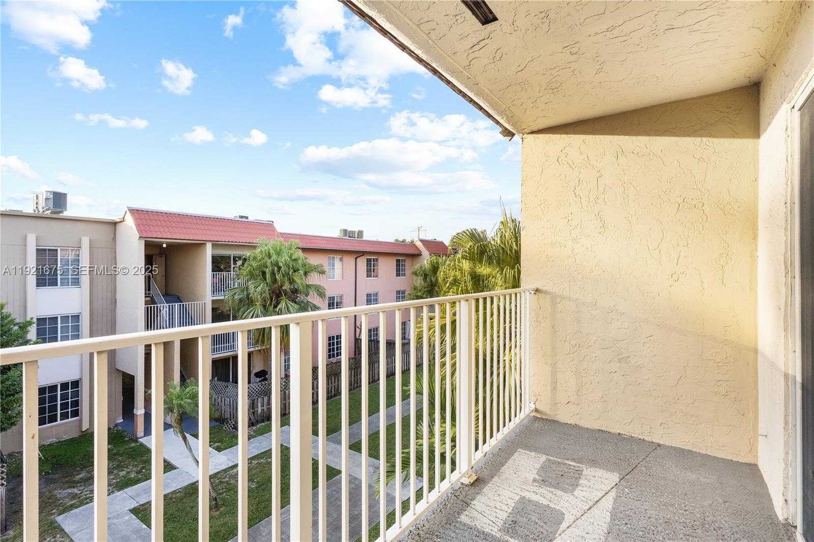 Small Image of 5102 NORTH WEST 79TH AVE #304, Doral Number 21