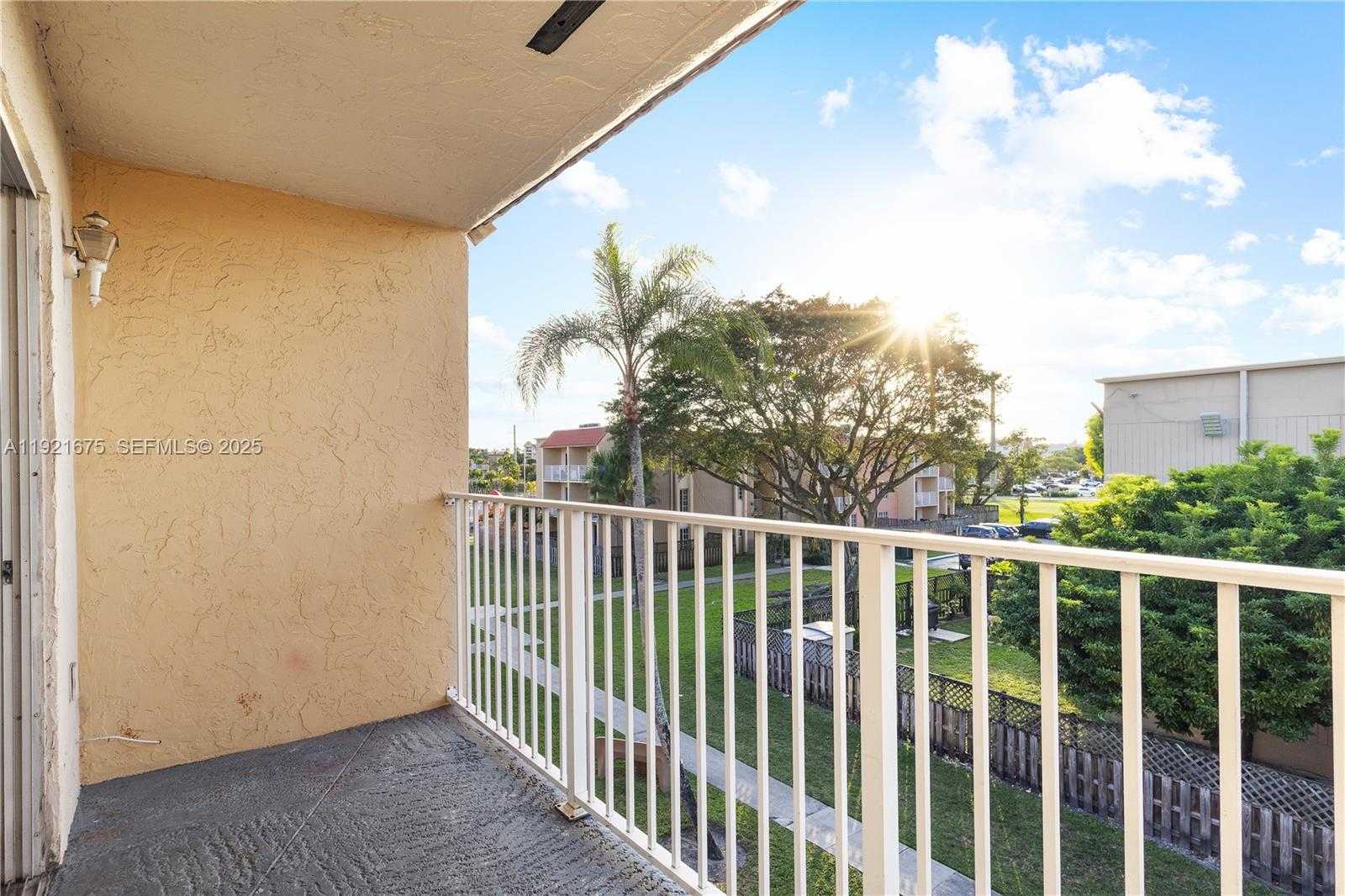 Small Image of 5102 NORTH WEST 79TH AVE #304, Doral Number 4