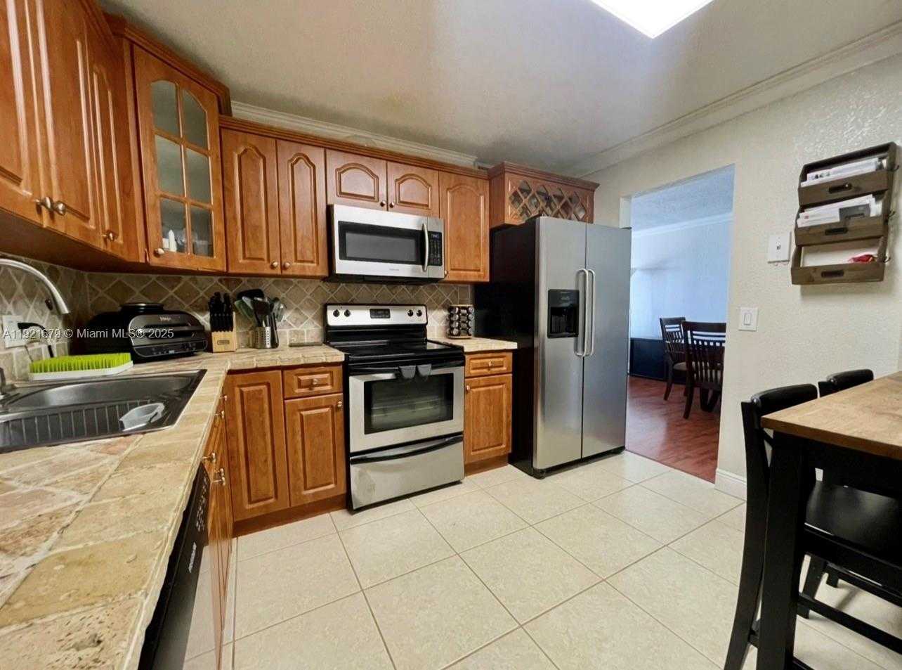 Small Image of 2851 NORTH EAST 183RD ST #907E, Aventura Number 3