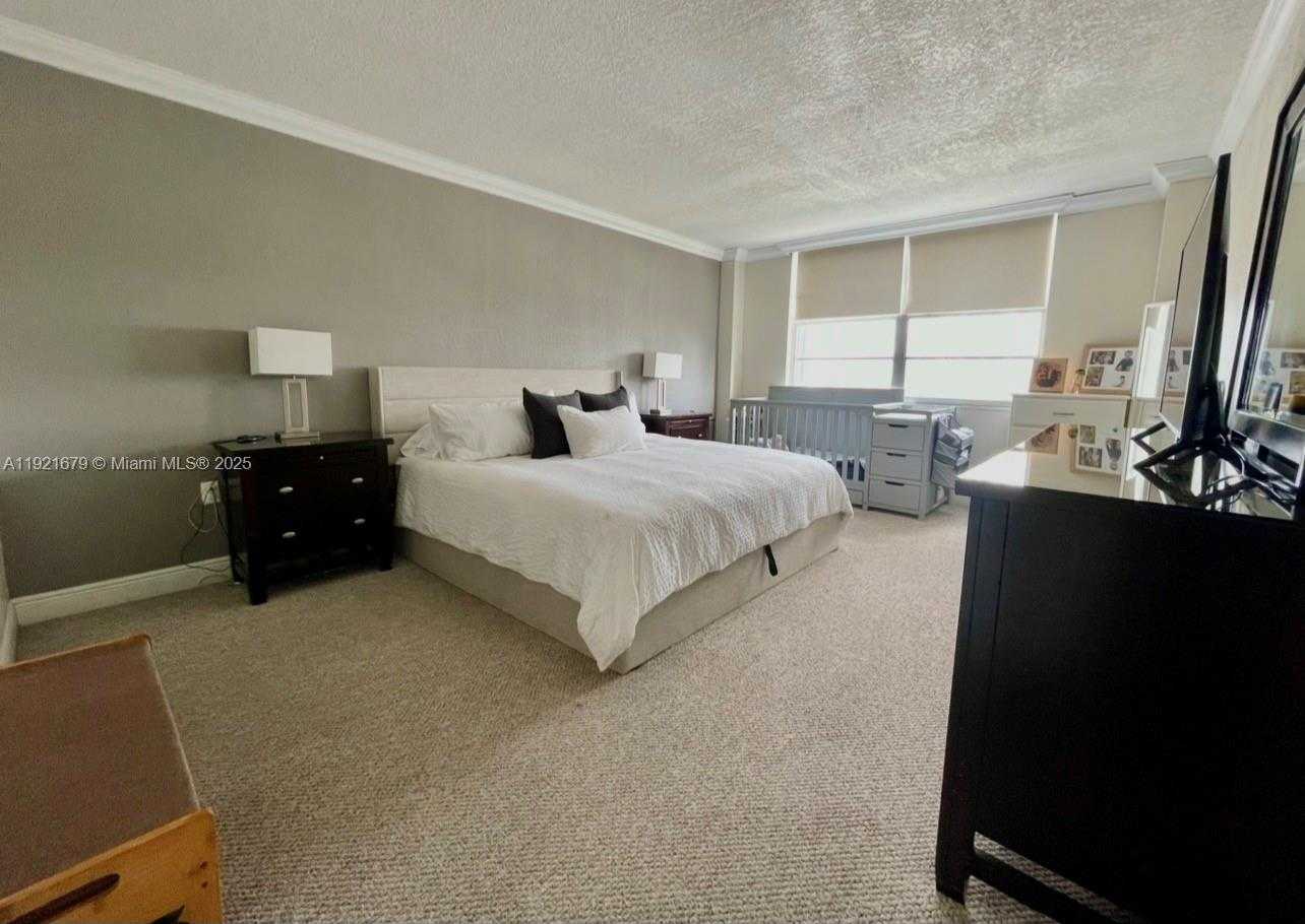 Small Image of 2851 NORTH EAST 183RD ST #907E, Aventura Number 5