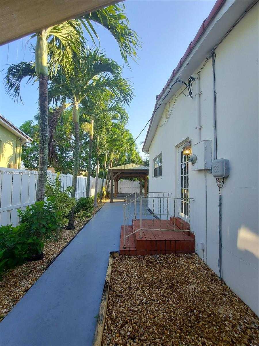 Small Image of 8105 SOUTH WEST 17TH TER, Miami Number 15