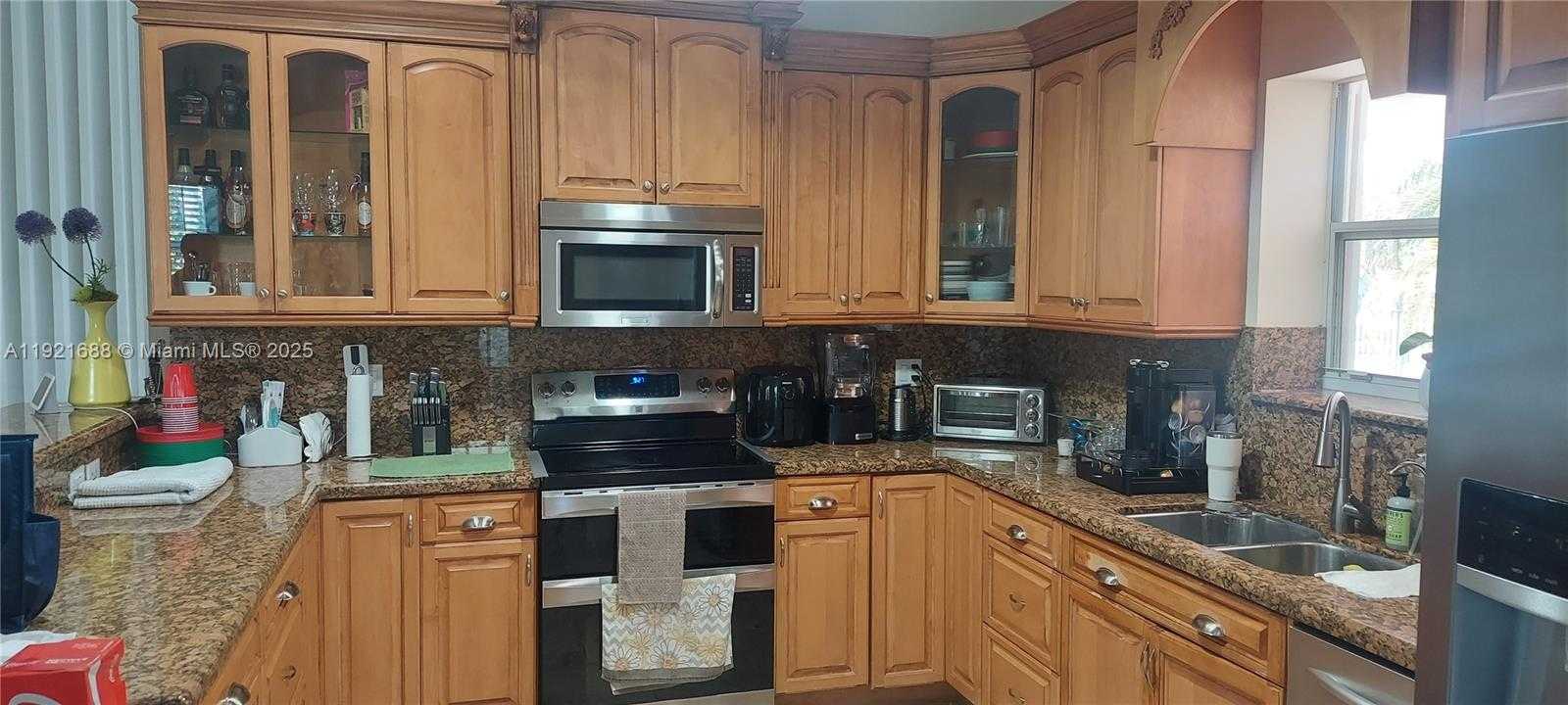 Small Image of 8105 SOUTH WEST 17TH TER, Miami Number 6