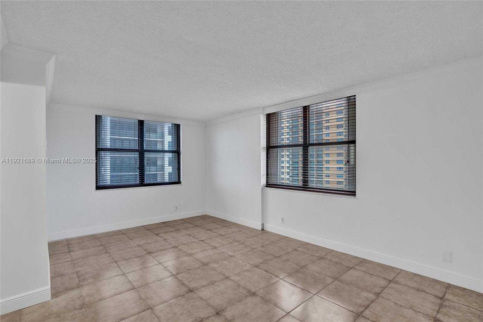 Imagen de Pequeño Objeto