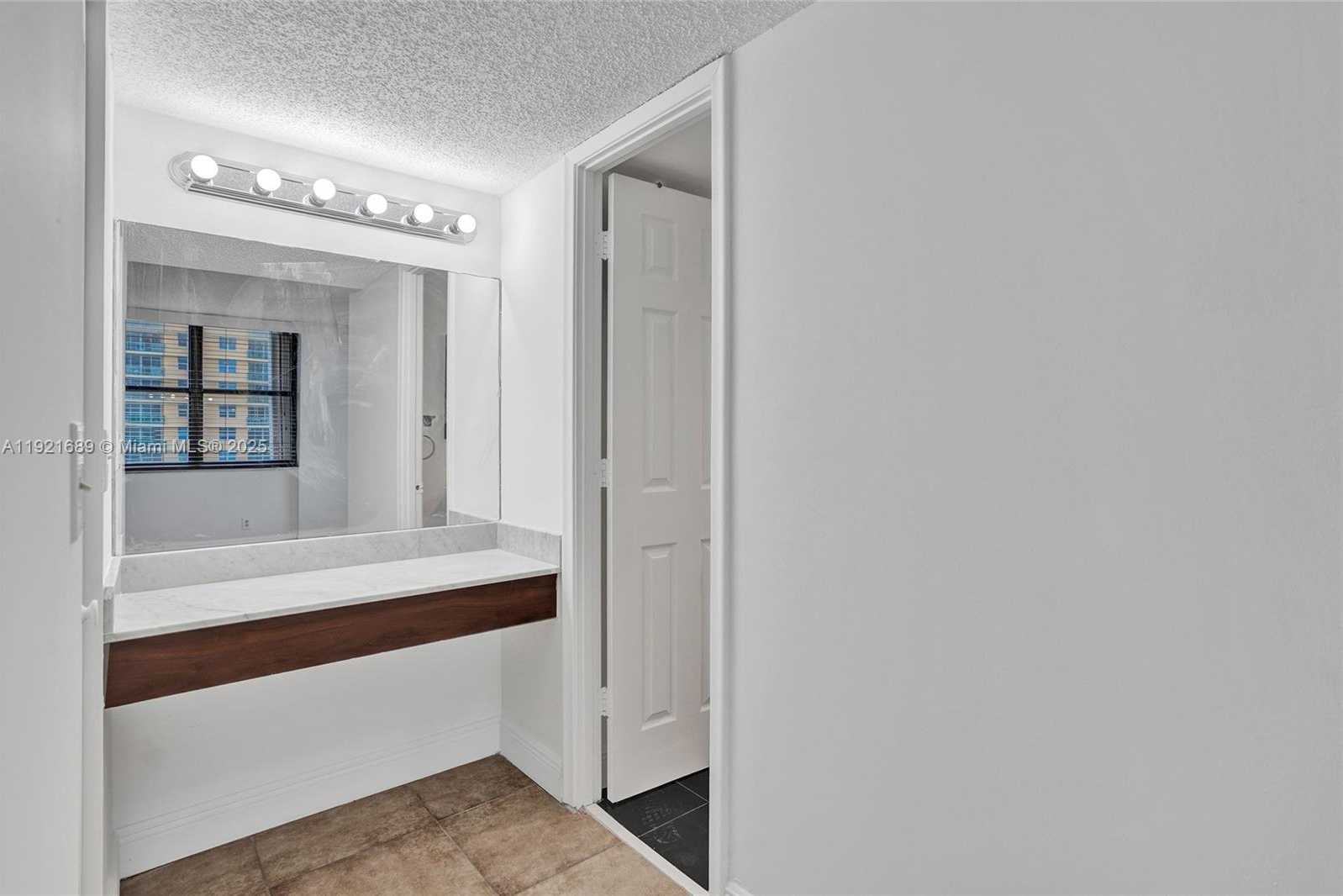 Imagen de Pequeño Objeto