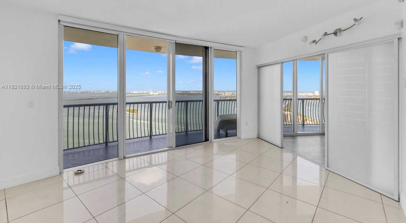 Imagen de Pequeño Objeto