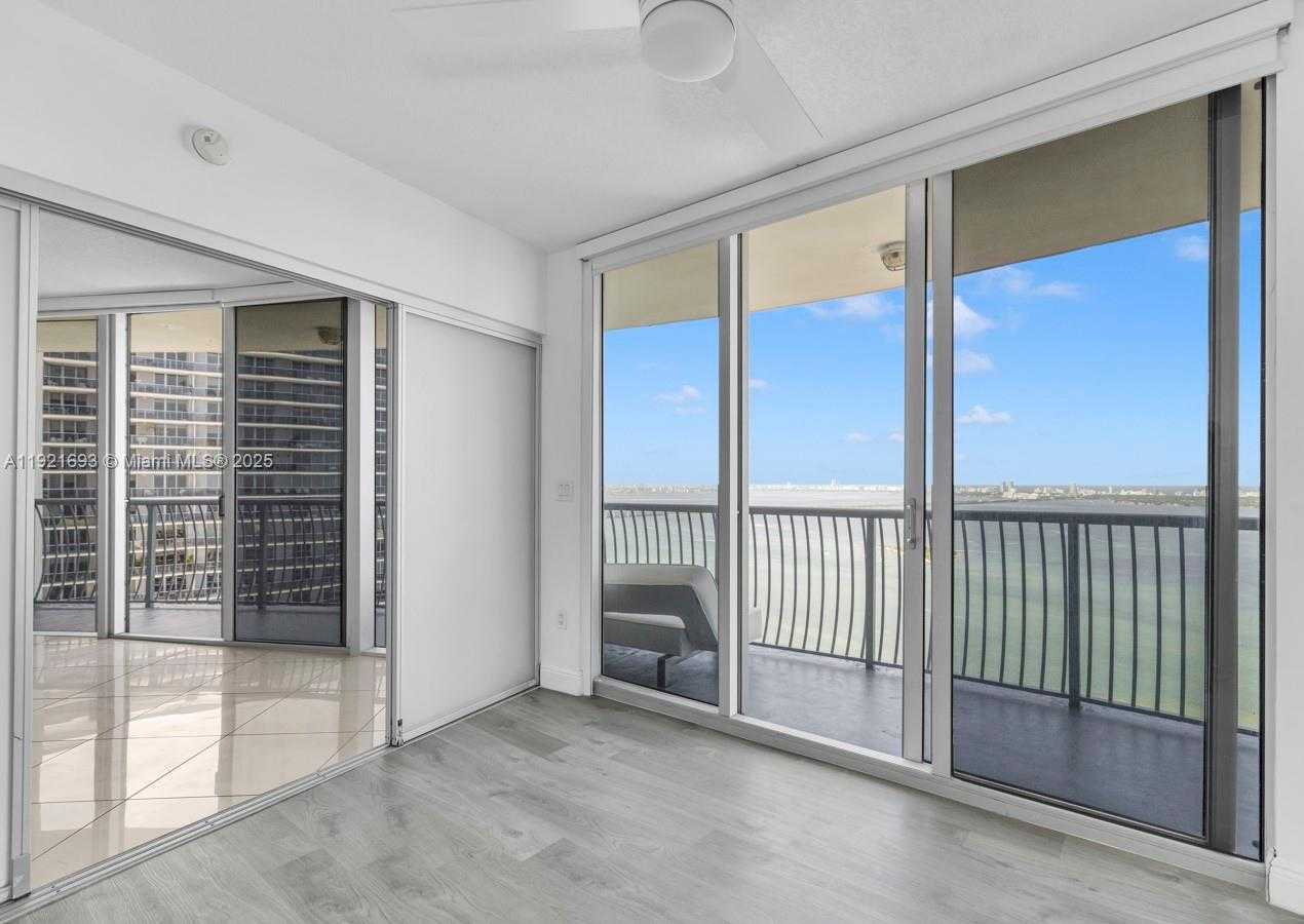 Imagen de Pequeño Objeto