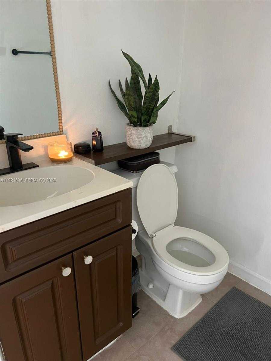 Small Image of 6045 NORTH WEST 186TH ST #102, Hialeah Number 12