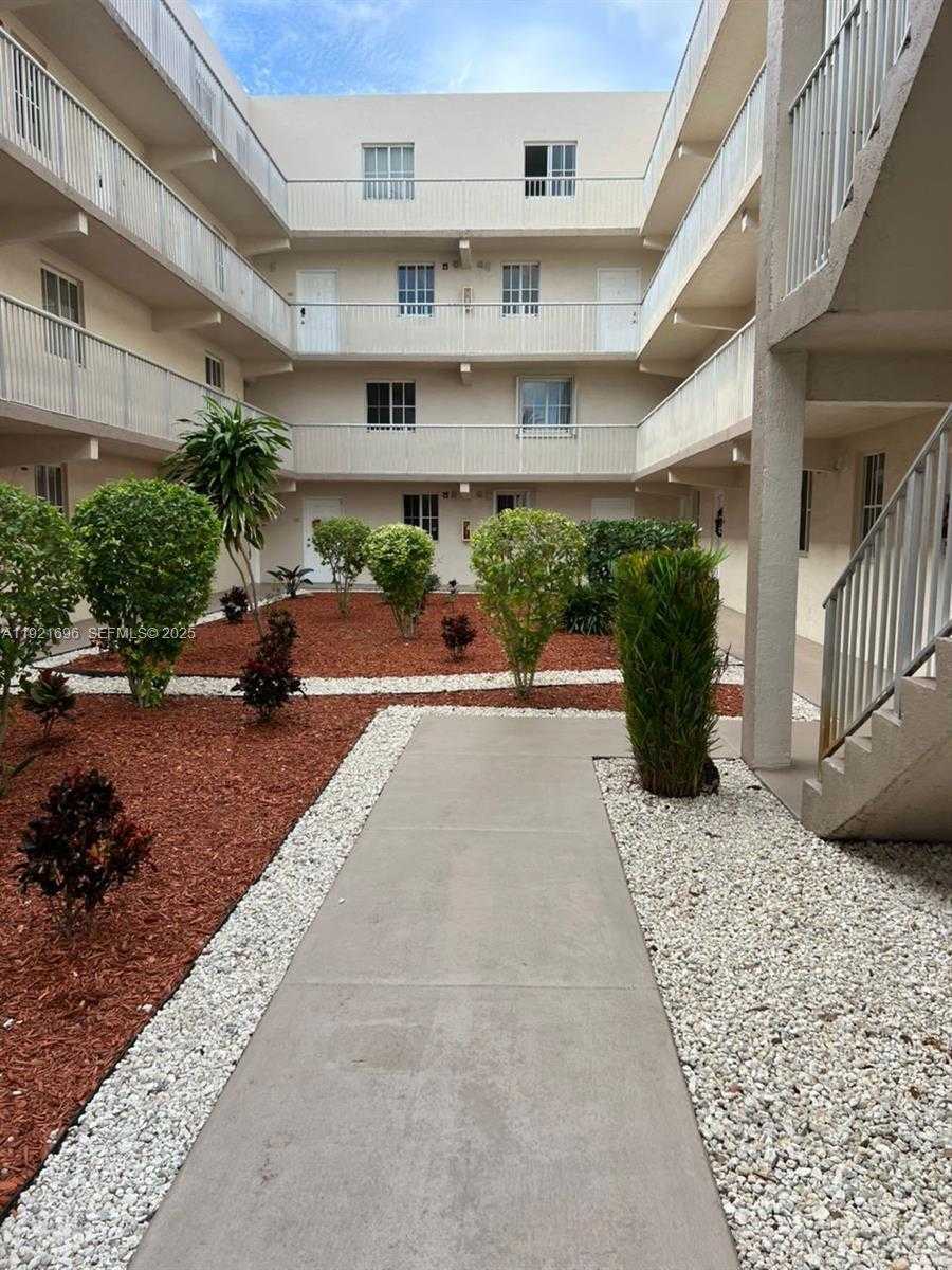 Small Image of 6045 NORTH WEST 186TH ST #102, Hialeah Number 3