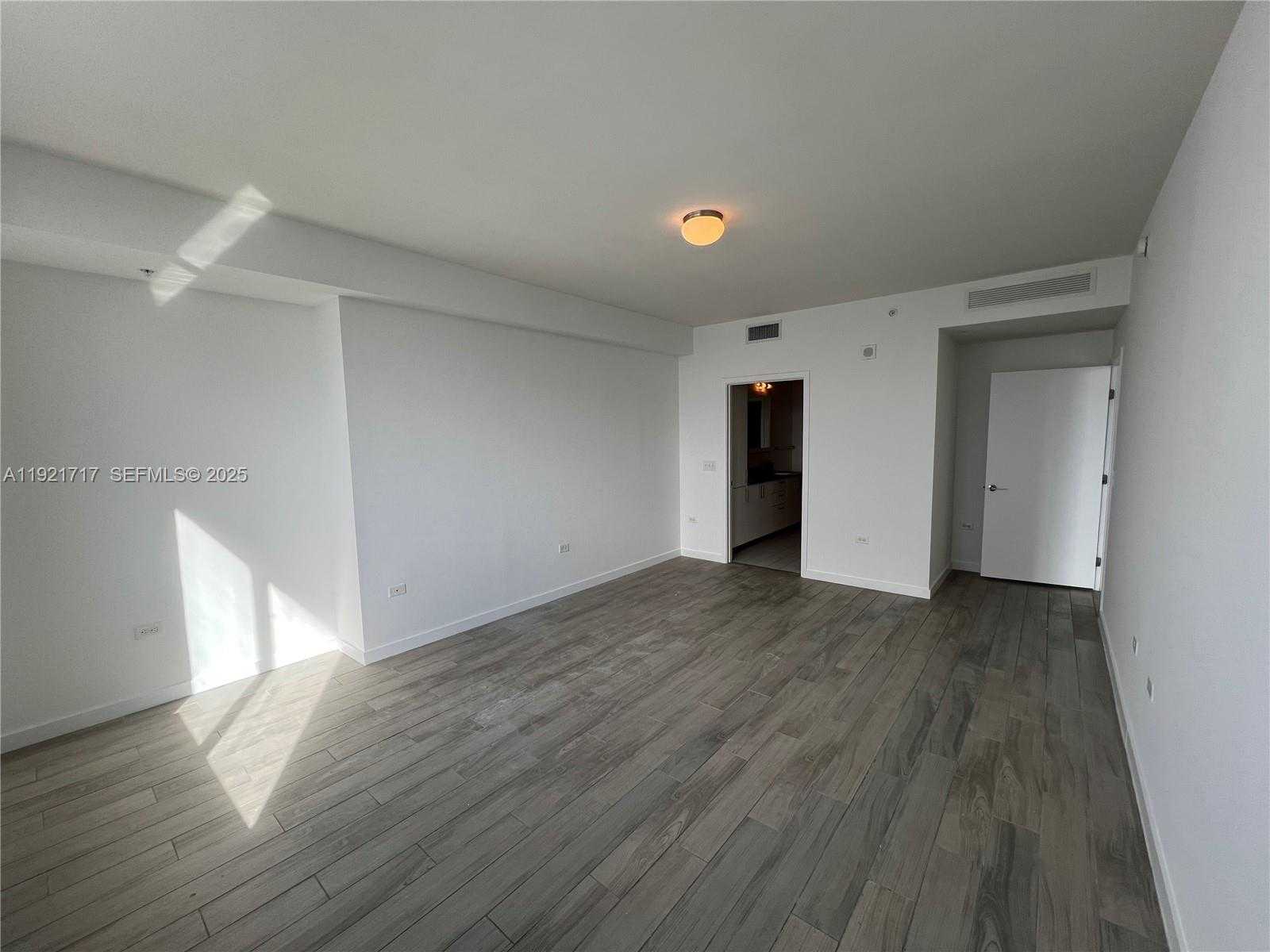 Small Image of 999 SOUTH WEST 1ST AVE #2405, Miami Number 6