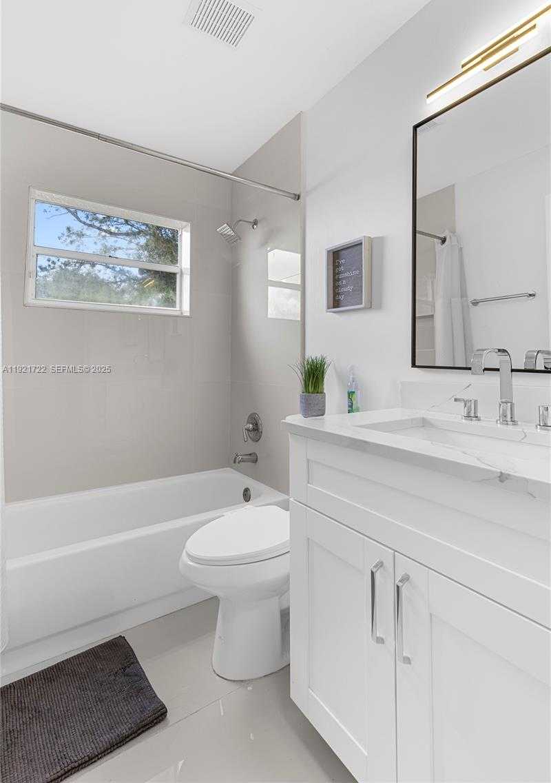 Small Image of 19648 BACK NINE DR #19648, Boca Raton Number 16