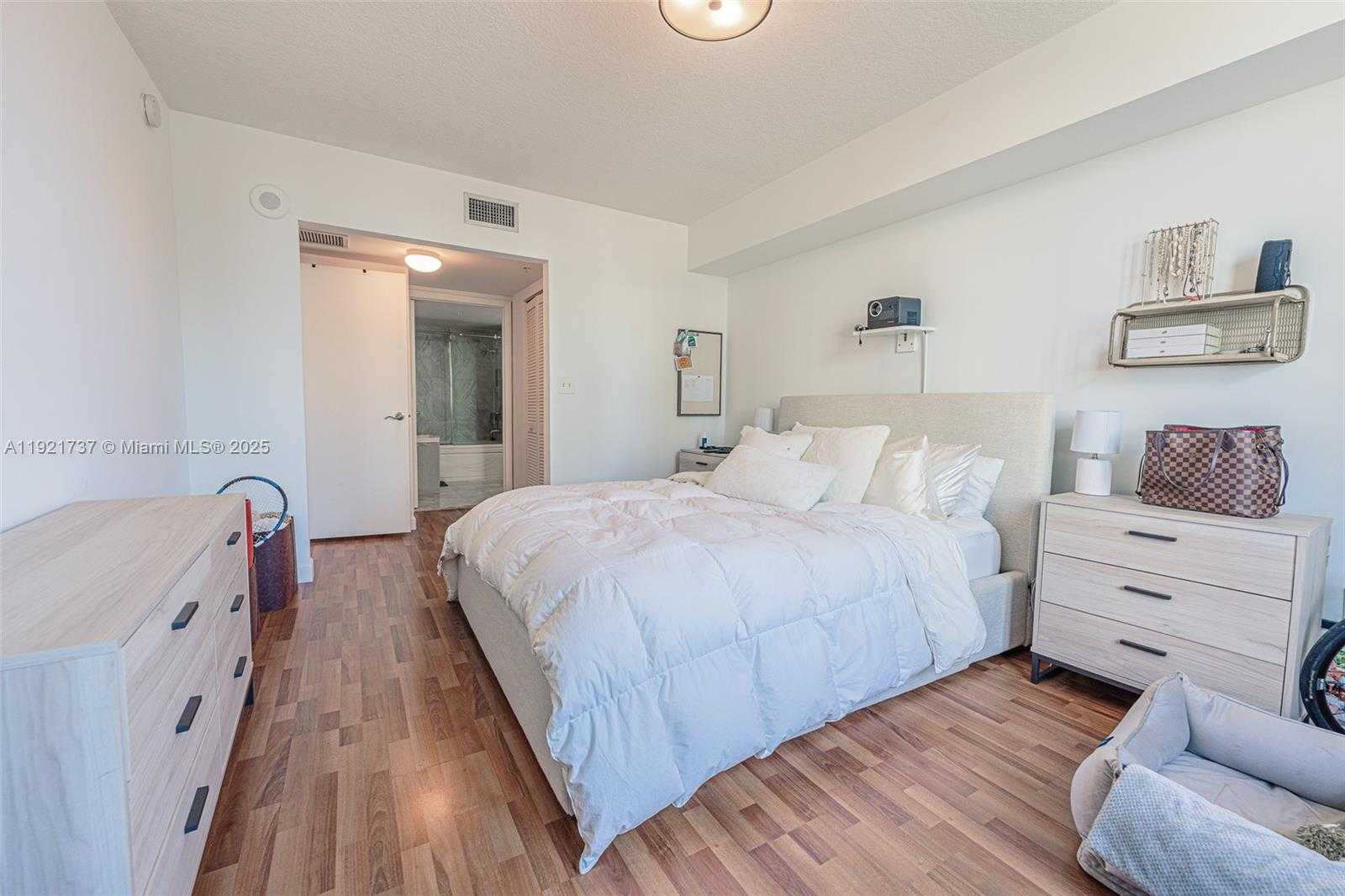 Small Image of 31 SOUTH EAST 5 ST #1603, Miami Number 11