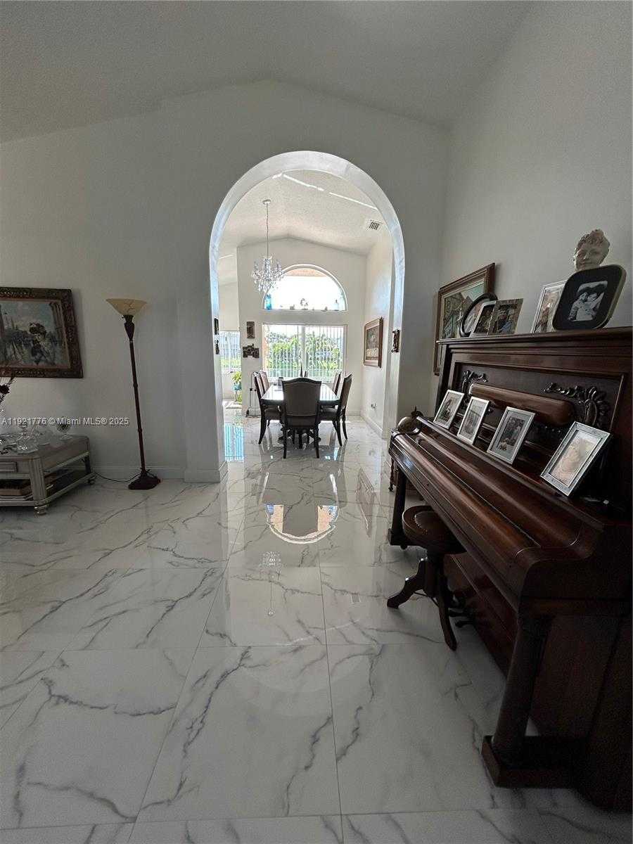 Small Image of 16620 SOUTH WEST 101ST TER #01, Miami Number 11