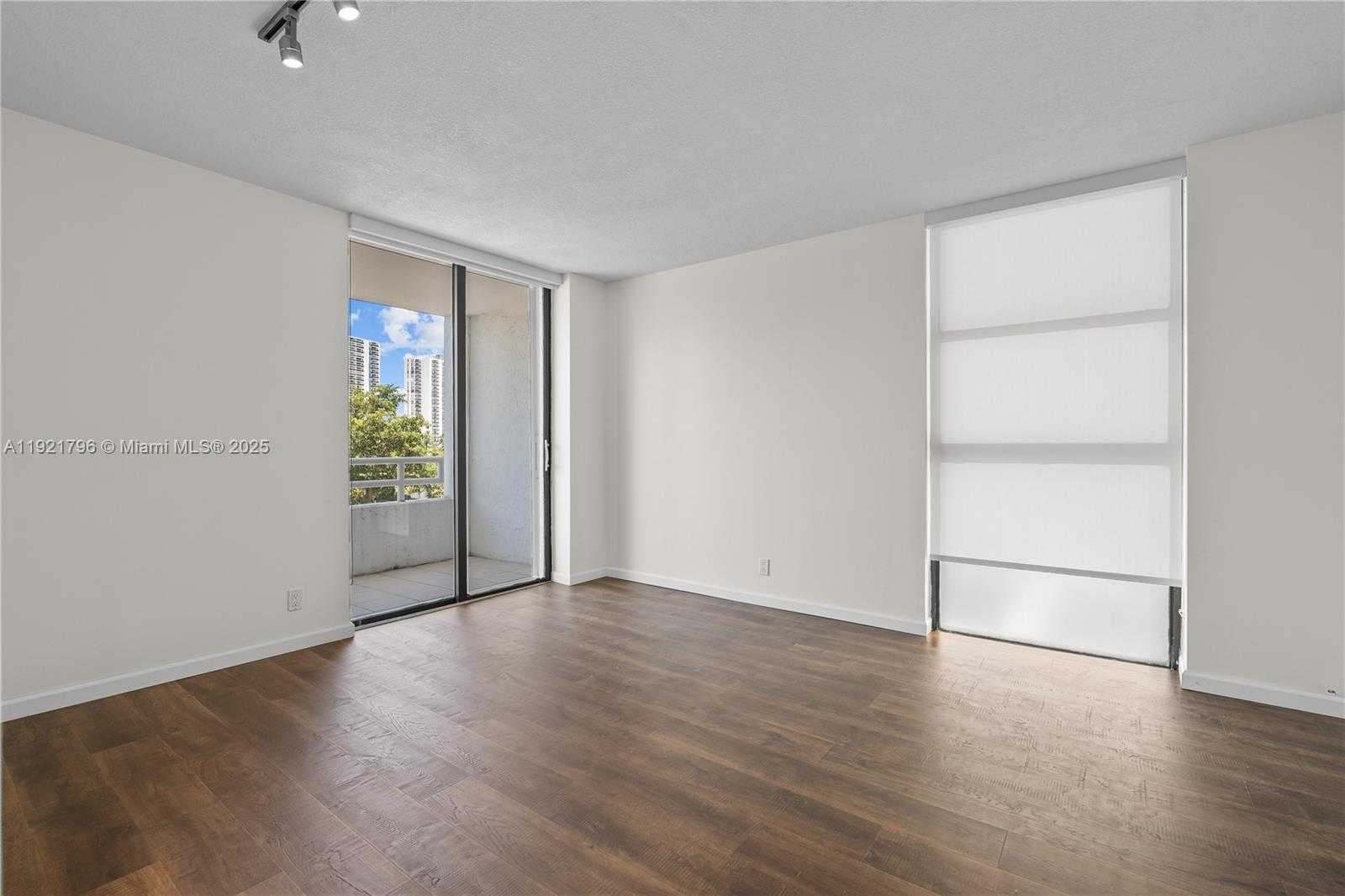 Imagen de Pequeño Objeto