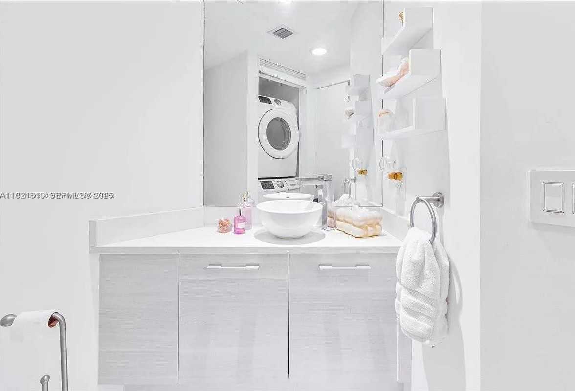 Small Image of 650 NORTH EAST 32ND ST #3808, Miami Number 24