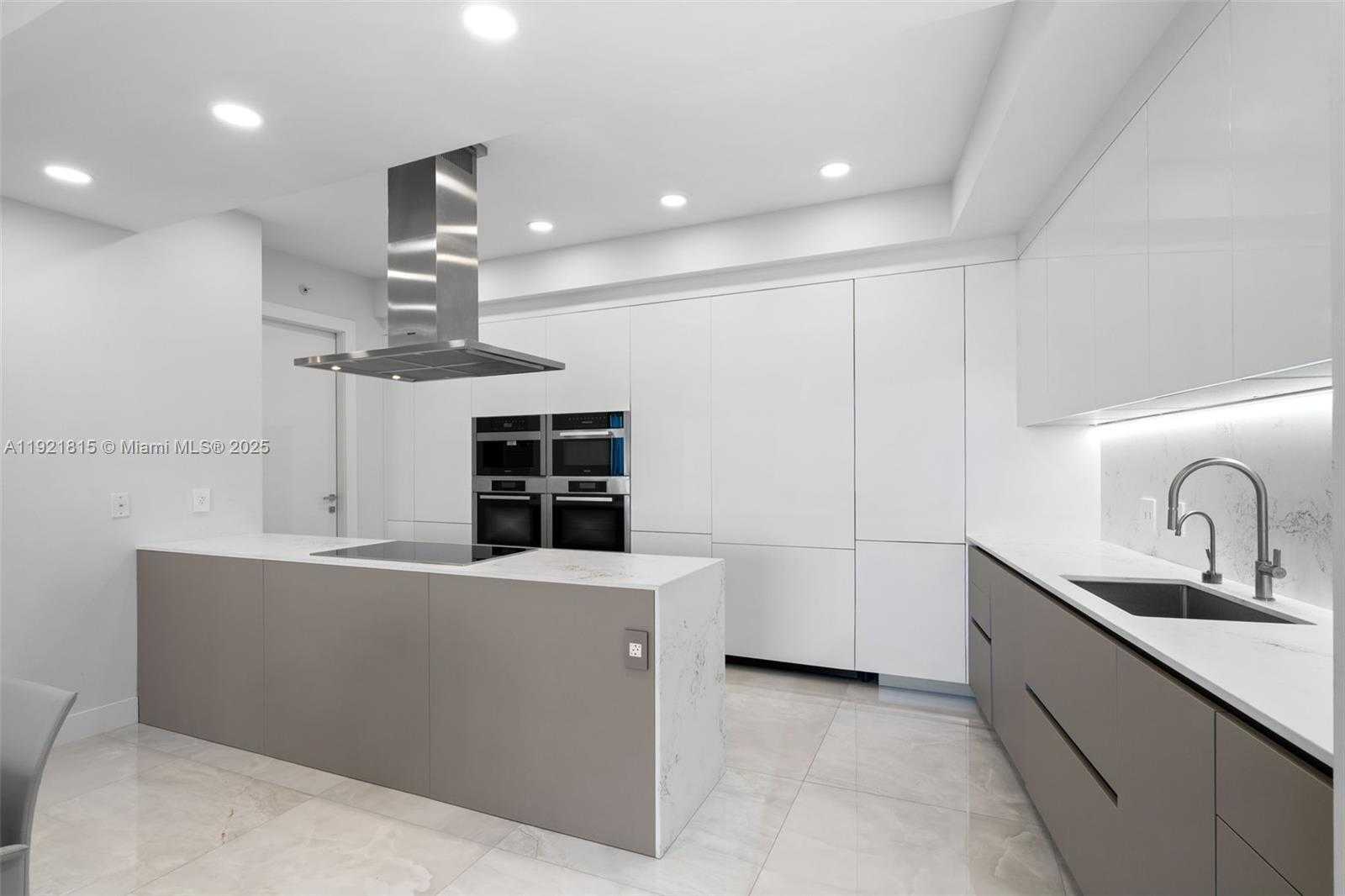 Small Image of 18201 COLLINS AVE #4606, Sunny Isles Beach Number 3