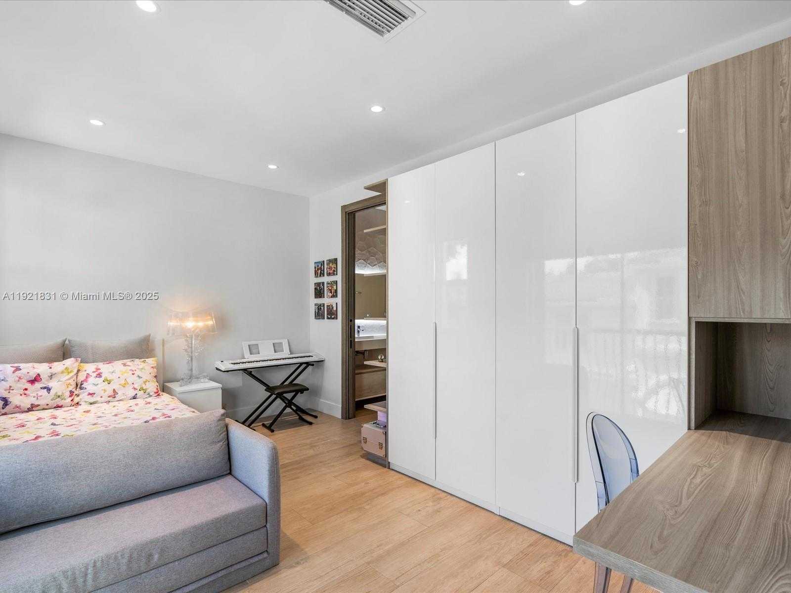 Small Image of 3753 NORTH EAST 214 ST #42, Aventura Number 31