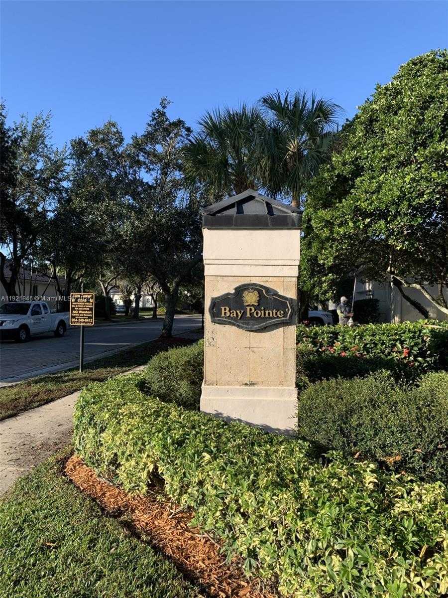 Small Image of 2518 BAY POINTE CT, Weston Number 1