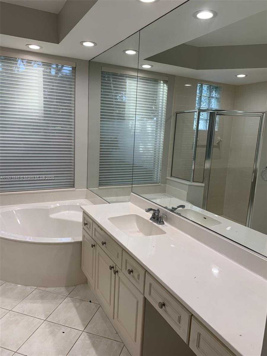Small Image of 2518 BAY POINTE CT, Weston Number 20