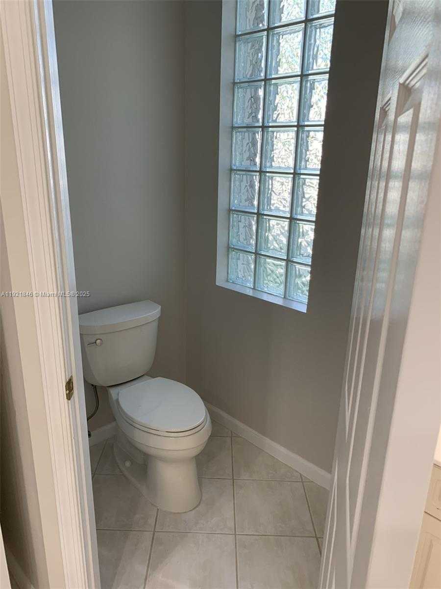 Small Image of 2518 BAY POINTE CT, Weston Number 23