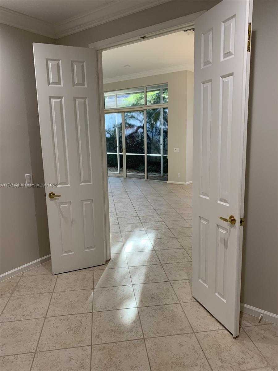 Small Image of 2518 BAY POINTE CT, Weston Number 24