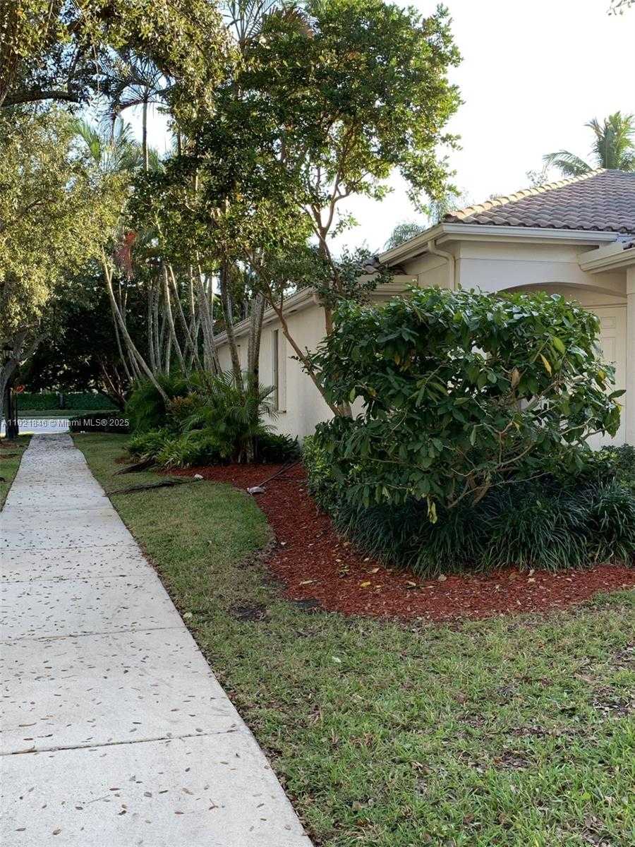 Small Image of 2518 BAY POINTE CT, Weston Number 3