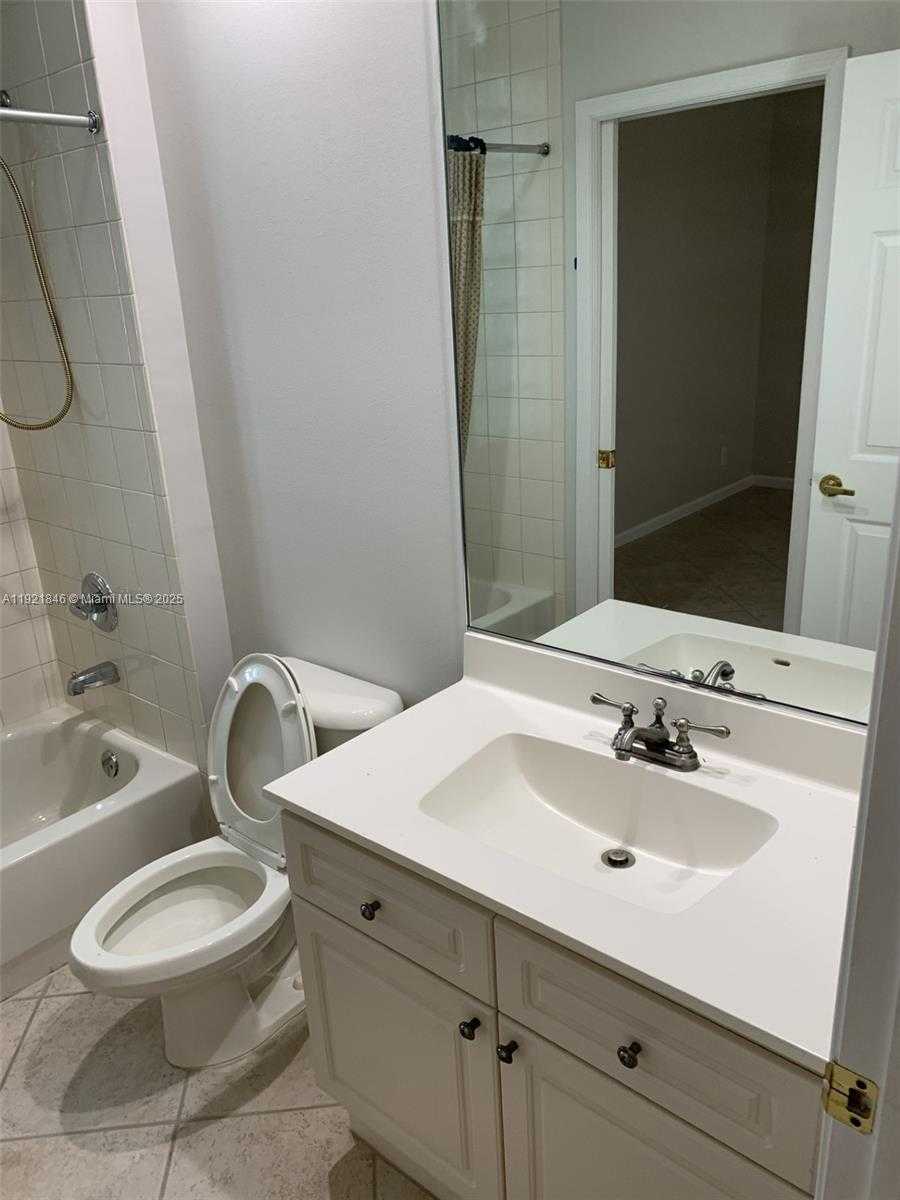 Small Image of 2518 BAY POINTE CT, Weston Number 34