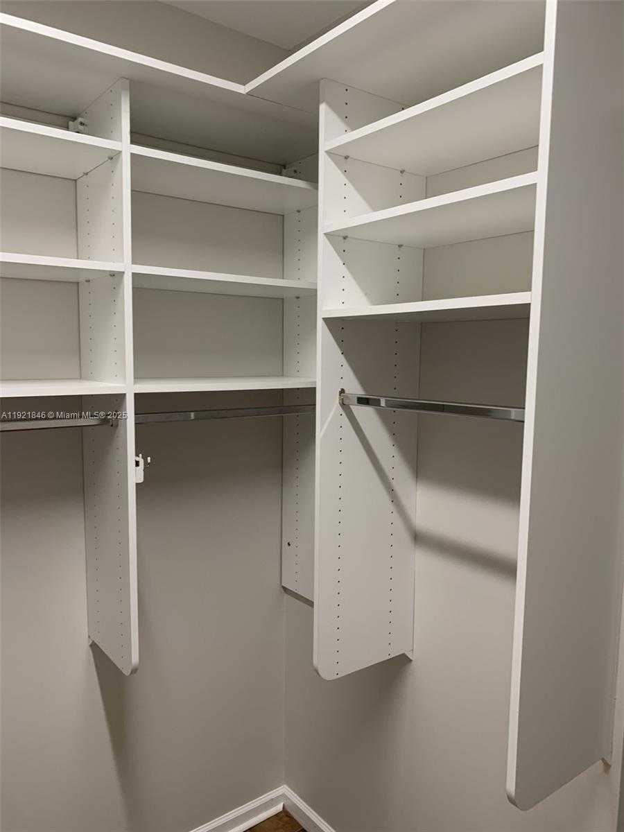 Small Image of 2518 BAY POINTE CT, Weston Number 41