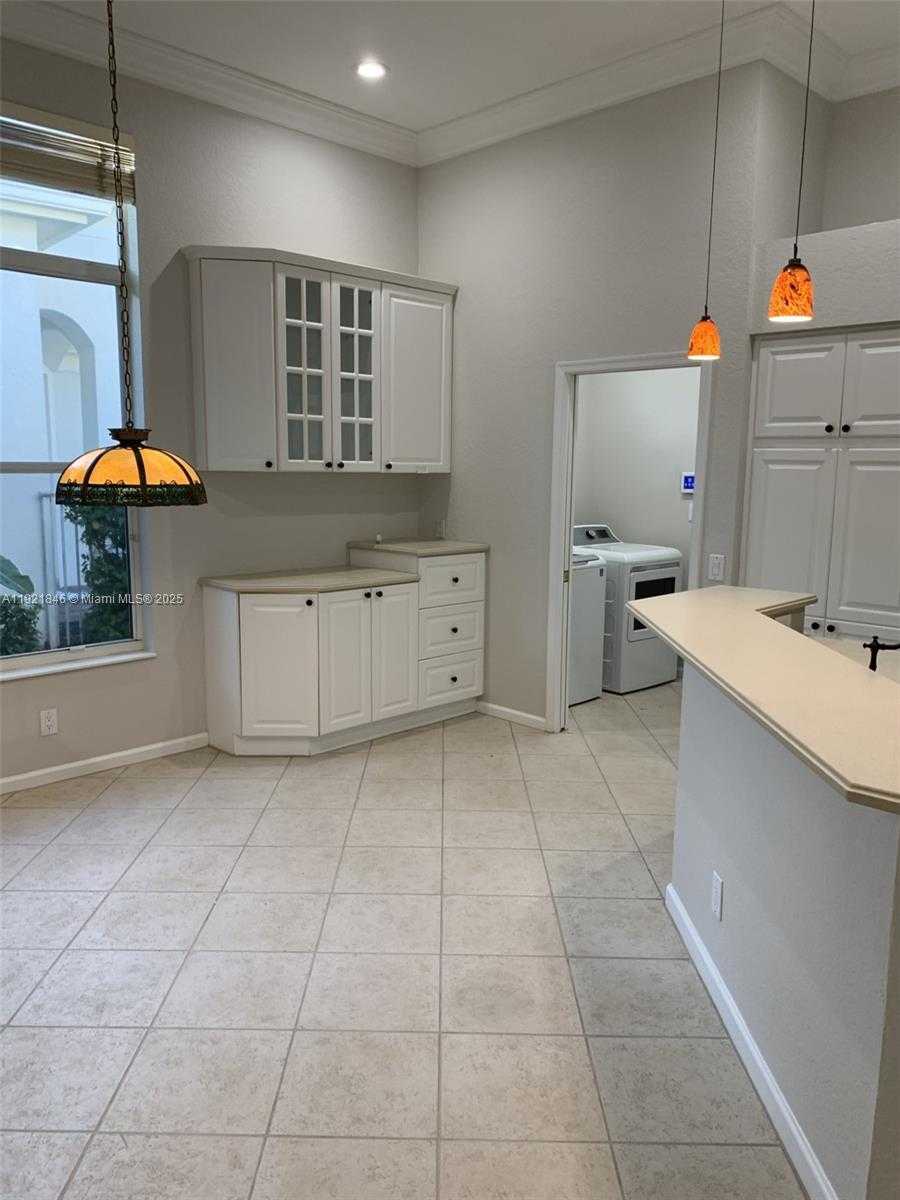 Small Image of 2518 BAY POINTE CT, Weston Number 43