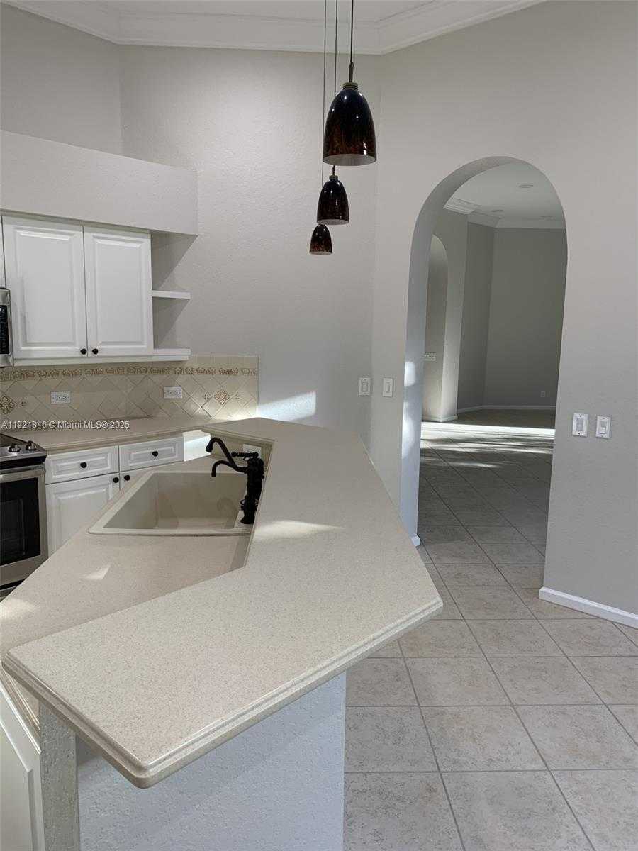 Small Image of 2518 BAY POINTE CT, Weston Number 45