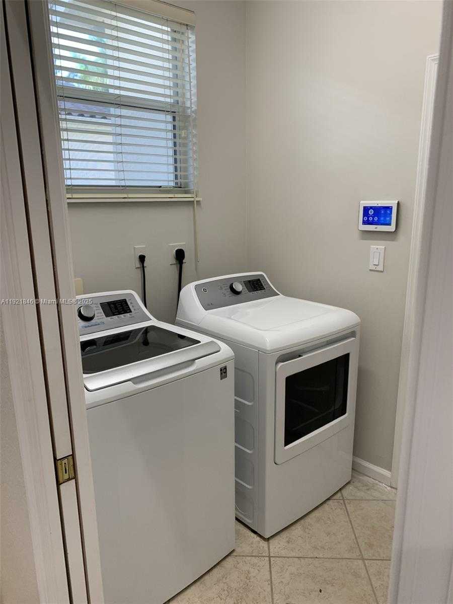 Small Image of 2518 BAY POINTE CT, Weston Number 46