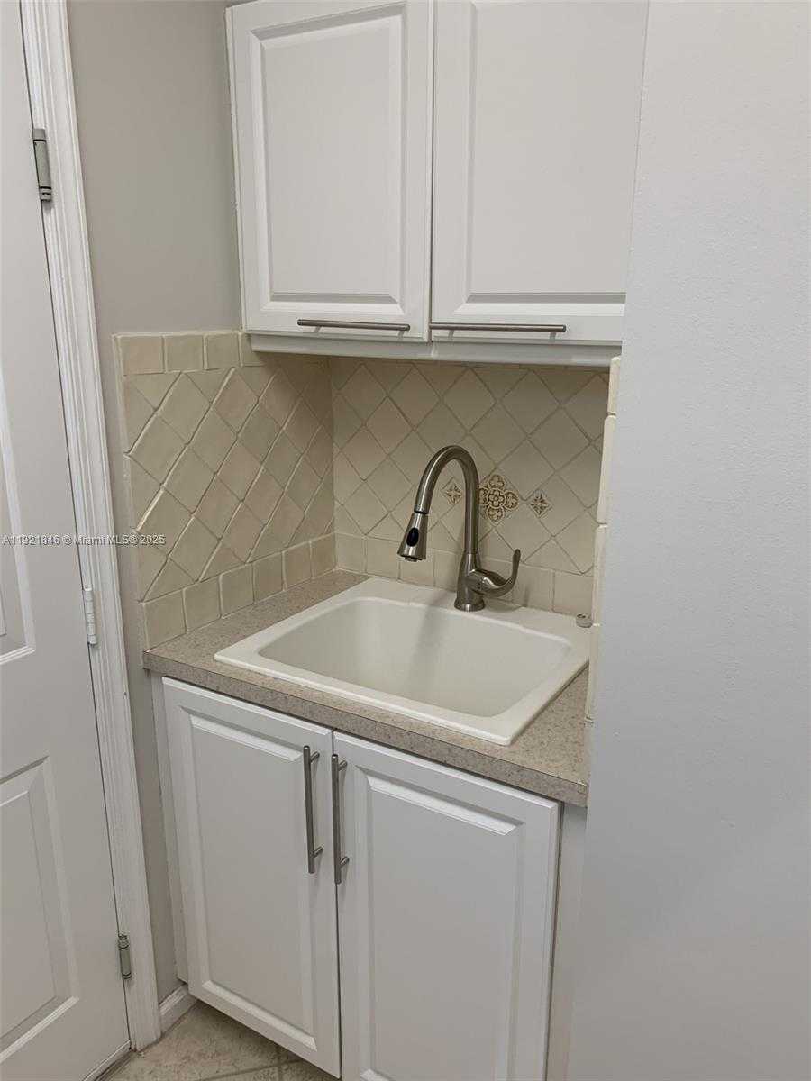 Small Image of 2518 BAY POINTE CT, Weston Number 47