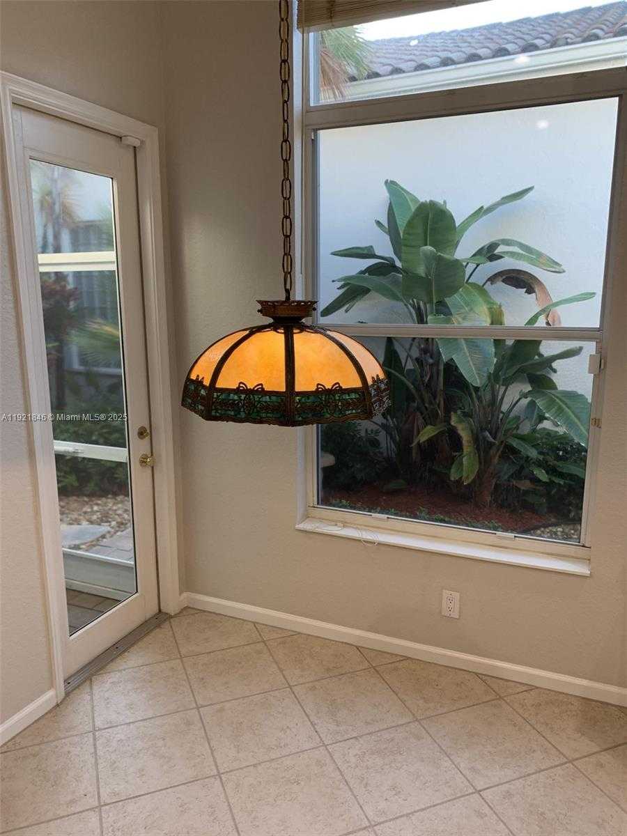 Small Image of 2518 BAY POINTE CT, Weston Number 48