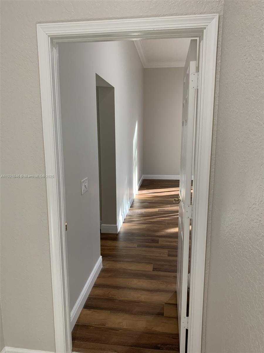 Small Image of 2518 BAY POINTE CT, Weston Number 55